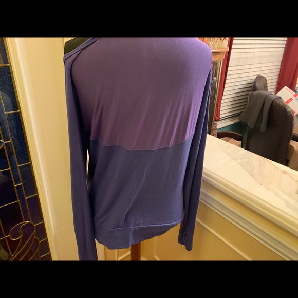 Isometrical medium purple dance shirt, workout ! - Picture 4 of 6